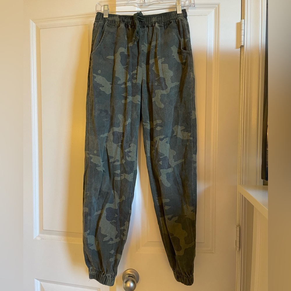VICI Camo Joggers